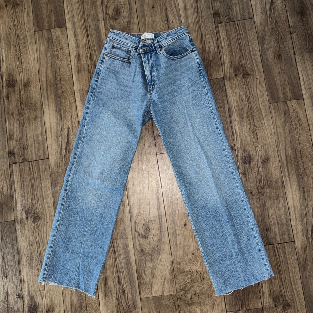 NEW Abercrombie 90s Relaxed Jean High Rise size 6